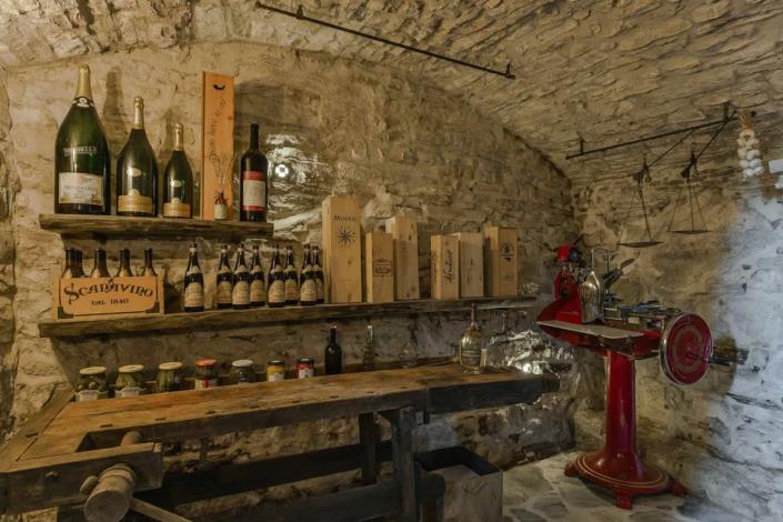 Image No.55-4 Bed Country House for sale