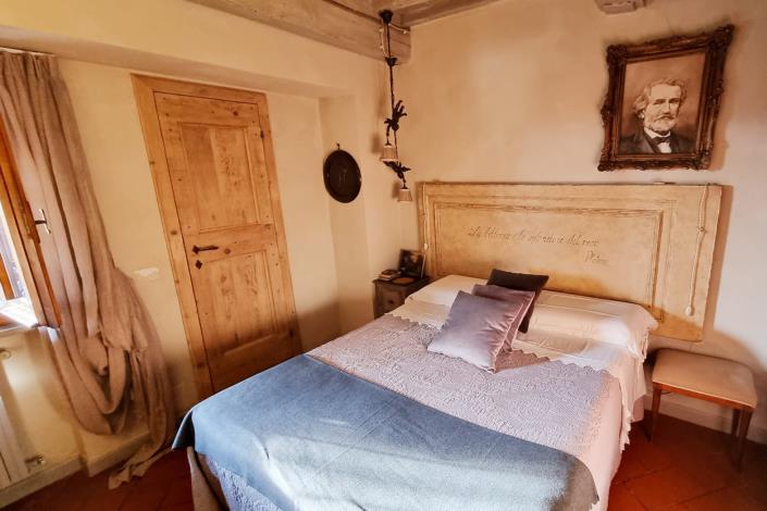 Image No.26-2 Bed Semi-Detached for sale