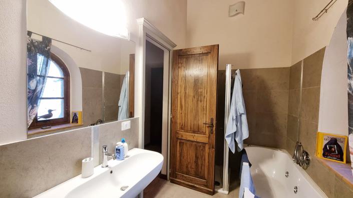 Image No.30-2 Bed Apartment for sale