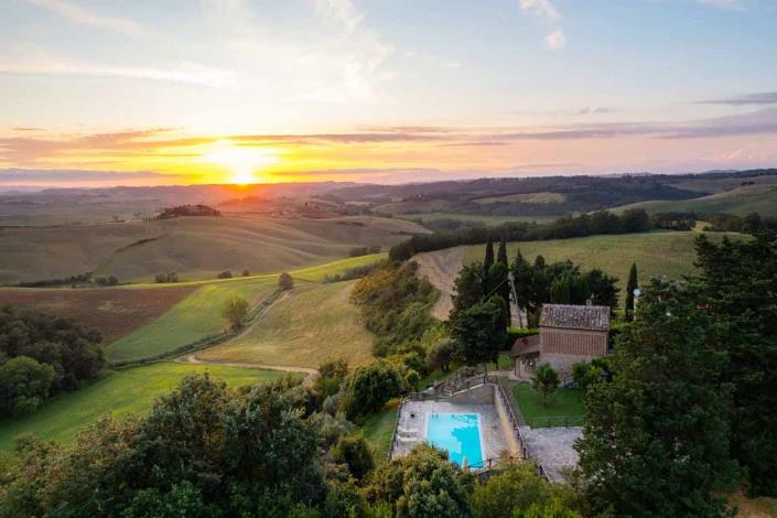 Image No.3-5 Bed Farmhouse for sale