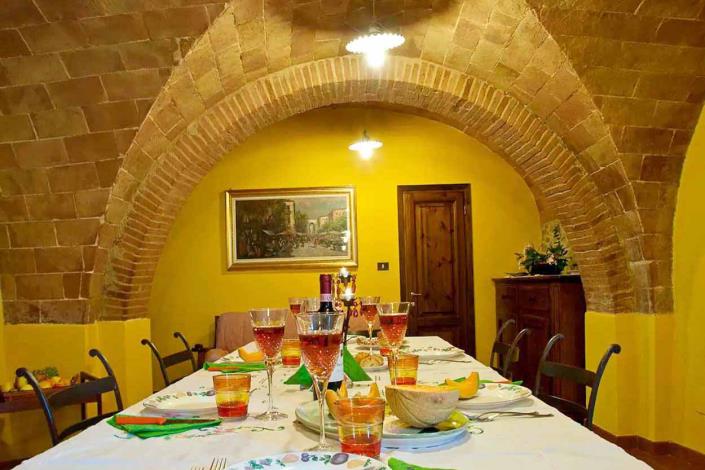 Image No.17-5 Bed Farmhouse for sale