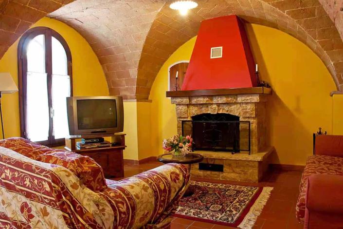 Image No.18-5 Bed Farmhouse for sale