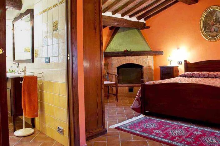 Image No.20-5 Bed Farmhouse for sale