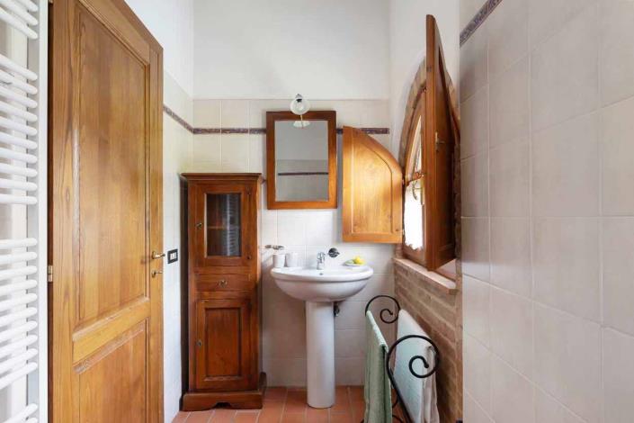 Image No.25-5 Bed Farmhouse for sale