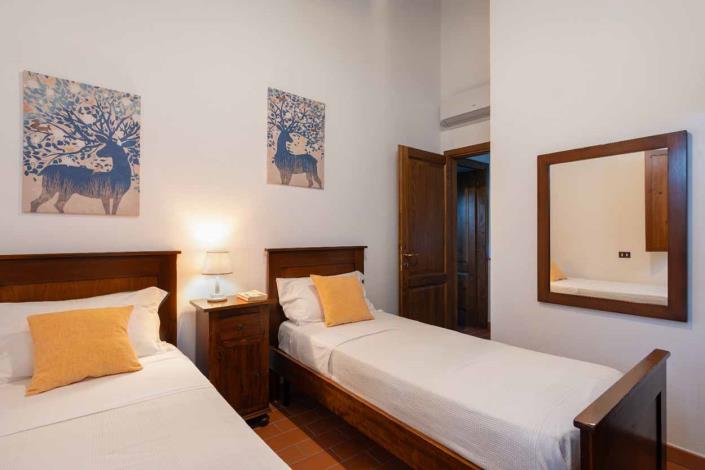 Image No.38-5 Bed Farmhouse for sale