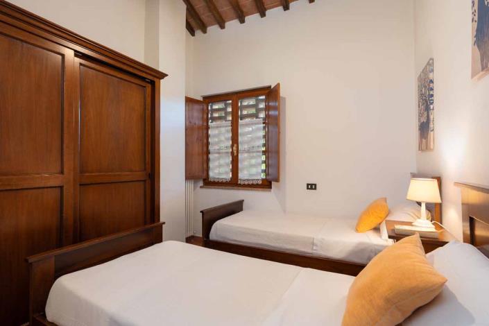 Image No.39-5 Bed Farmhouse for sale