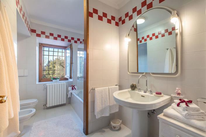 Image No.37-4 Bed Country House for sale