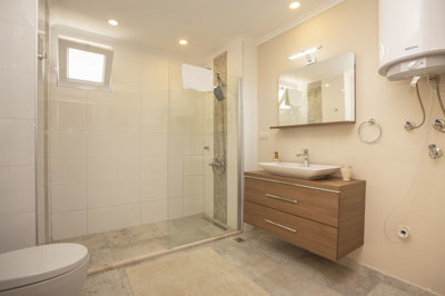 Modern Fethiye Town Apartments - Modern shower room