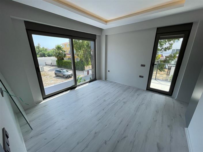 Image No.10-3 Bed Villa for sale