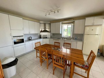 Expansive Family  Villa In Koycegiz, Dalyan-Kitchen