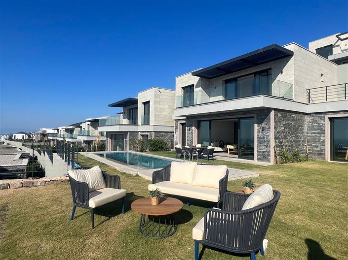 Image No.1-4 Bed Villa for sale