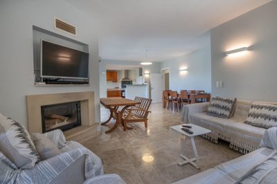 Secluded Dalaman Property For Sale - Spacious lounge through to the dining area and kitchen
