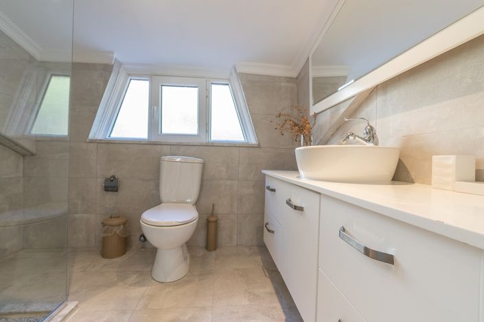 Image No.18-2 Bed Apartment for sale