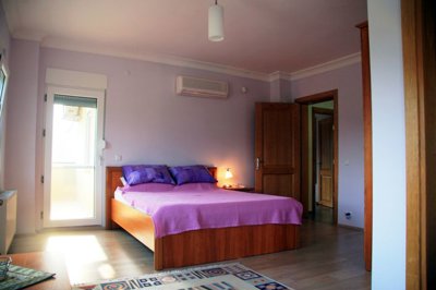 A Serene Private Dalyan Villa For Sale With Large Pool - Large double bedroom with ensuite