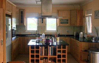 A Serene Private Dalyan Villa For Sale With Large Pool - Large fully fitted kitchen with island