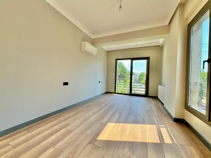 Image No.12-3 Bed Villa for sale