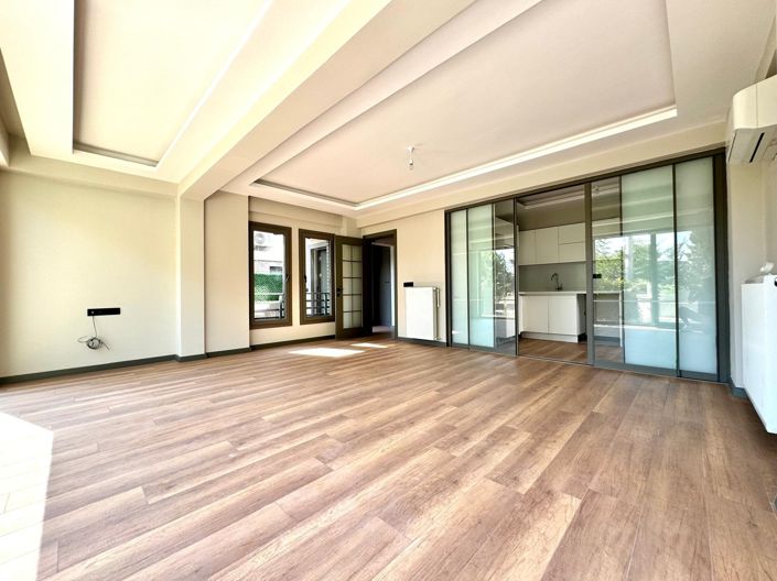 Image No.3-3 Bed Villa for sale