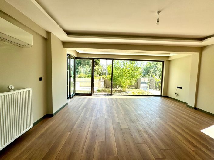 Image No.4-3 Bed Villa for sale