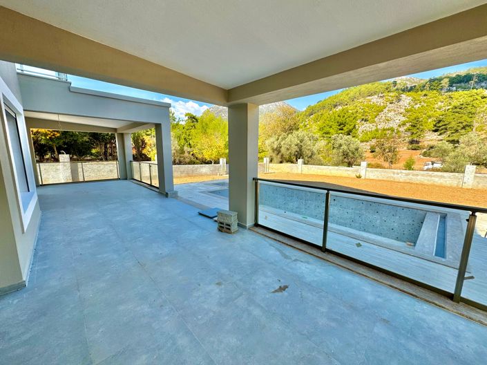 Image No.10-5 Bed Villa for sale