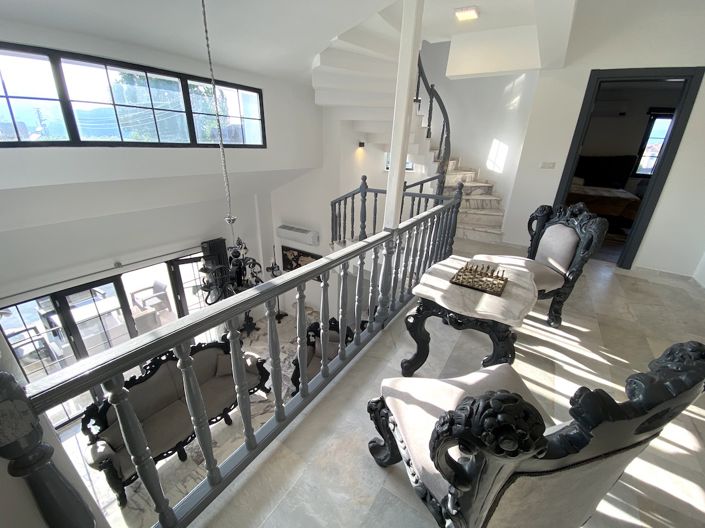 Image No.11-8 Bed Villa for sale