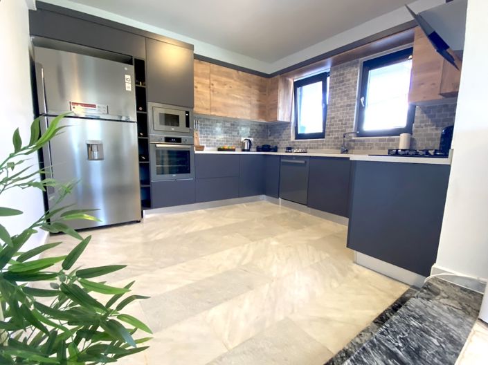 Image No.9-8 Bed Villa for sale