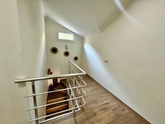 Image No.17-5 Bed Apartment for sale