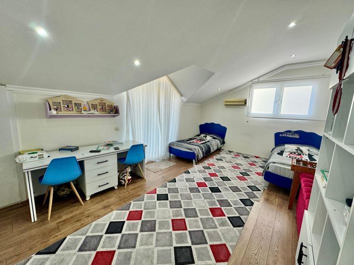 Image No.19-5 Bed Apartment for sale