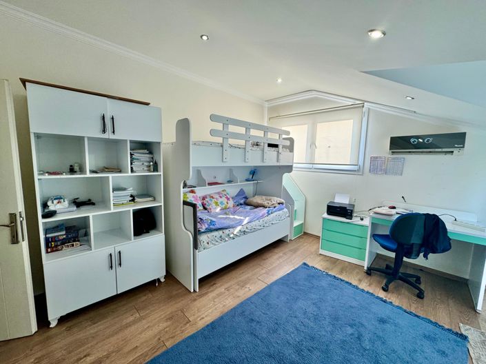 Image No.22-5 Bed Apartment for sale