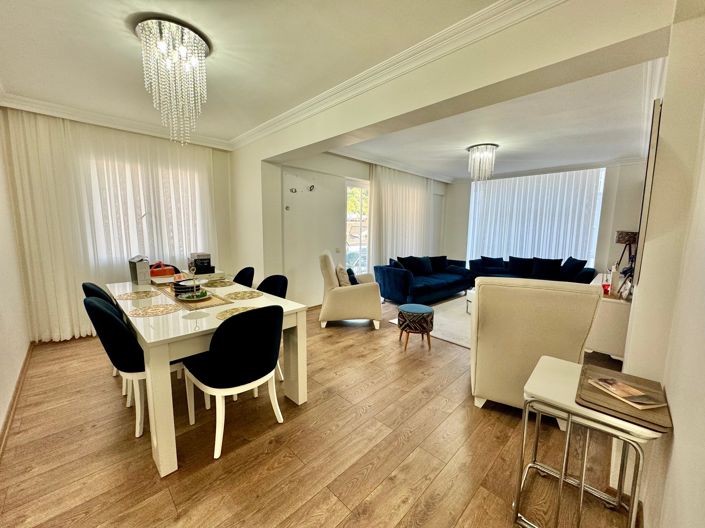 Image No.7-5 Bed Apartment for sale