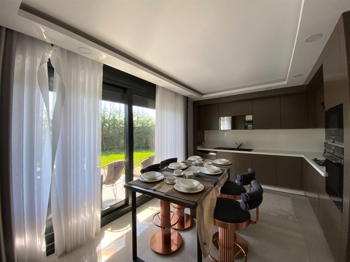 Image No.8-6 Bed Villa for sale