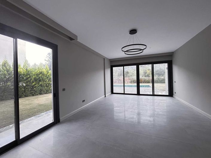 Image No.9-4 Bed Villa for sale