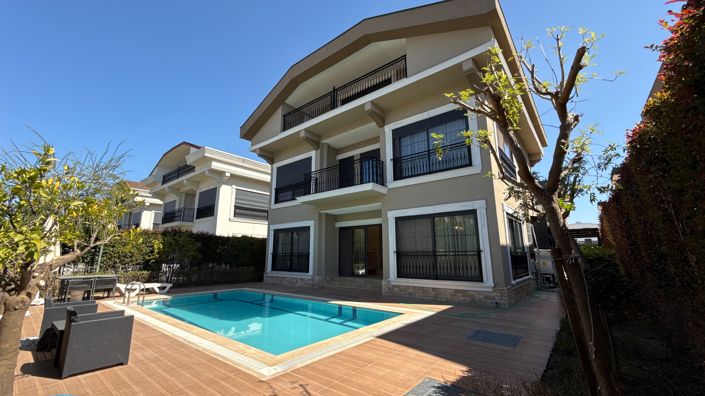 Image No.1-6 Bed Villa for sale
