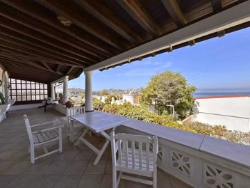 Charming Sea-View Yalikavak Triplex Villa For Sale – Shady covered terrace/balcony