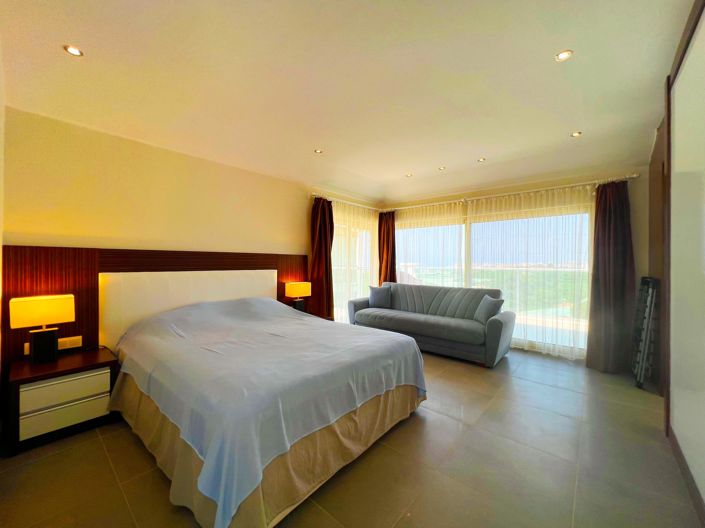 Image No.21-4 Bed Penthouse for sale