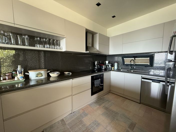 Image No.10-3 Bed Villa for sale