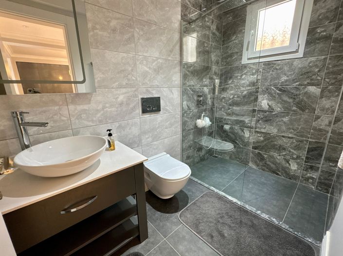 Image No.9-7 Bed Villa for sale