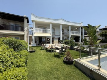 Luxurious Seafront Property For Sale In Kadikalesi, Bodrum - A garden apartment with private garden