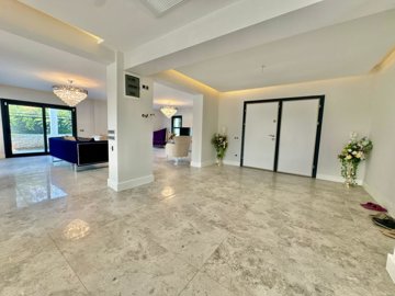 Breathtaking Duplex Villa For Sale In Fethiye - Grand entrance and hallway