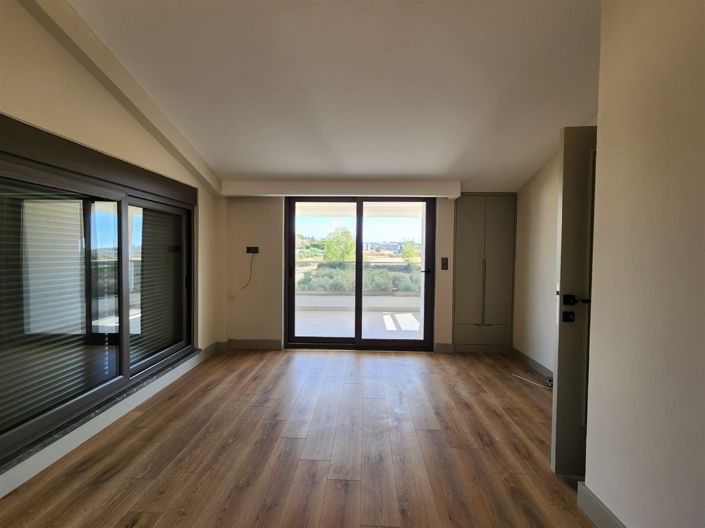 Image No.13-1 Bed Apartment for sale