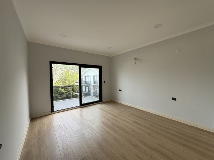 Image No.11-3 Bed Apartment for sale