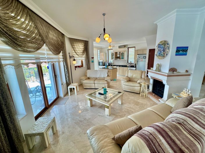 Image No.10-4 Bed Villa for sale