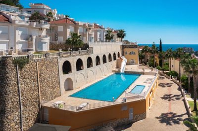 Furnished Investment Property For Sale In Alanya - Stunning hillside complex