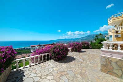 Furnished Investment Property For Sale In Alanya - Beautiful sea and nature views