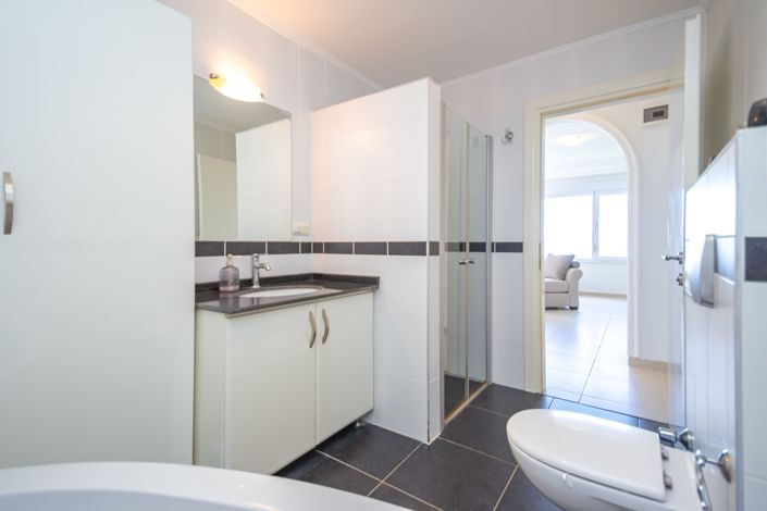 Image No.20-2 Bed Apartment for sale