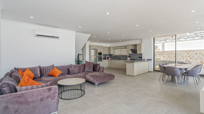 Image No.12-6 Bed Villa for sale