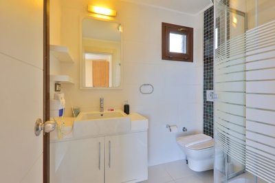 Must-See Villa For Sale In Kalkan With Sea-Views - Luxury ensuite bathroom