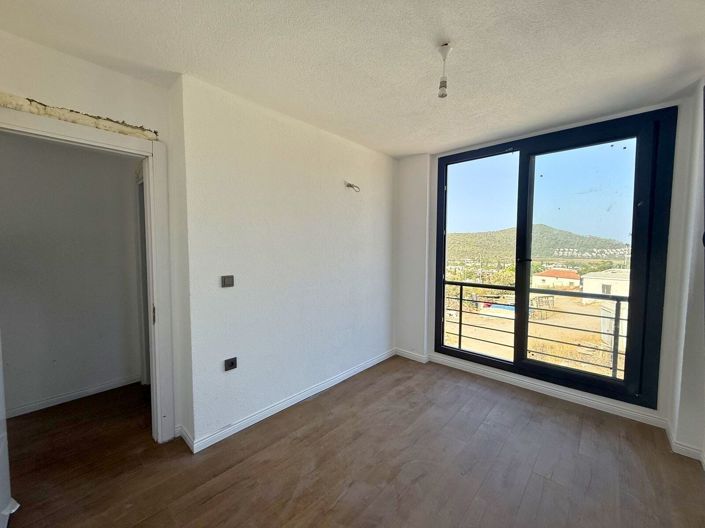 Image No.13-2 Bed Apartment for sale