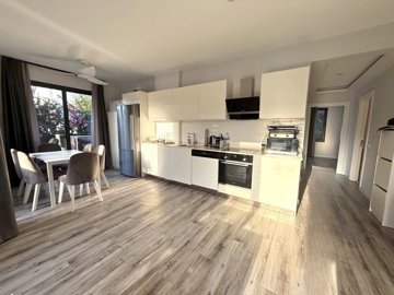 Alluring Garden Apartment In Bodrum For Sale - Large open-plan kitchen