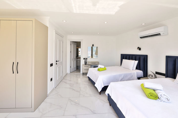 Image No.10-5 Bed Villa for sale