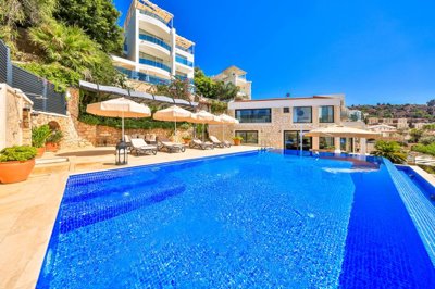 Sensational Villa In Kalkan For Sale With A Private Infinity Pool & Sea Views - Large private infinity pool
